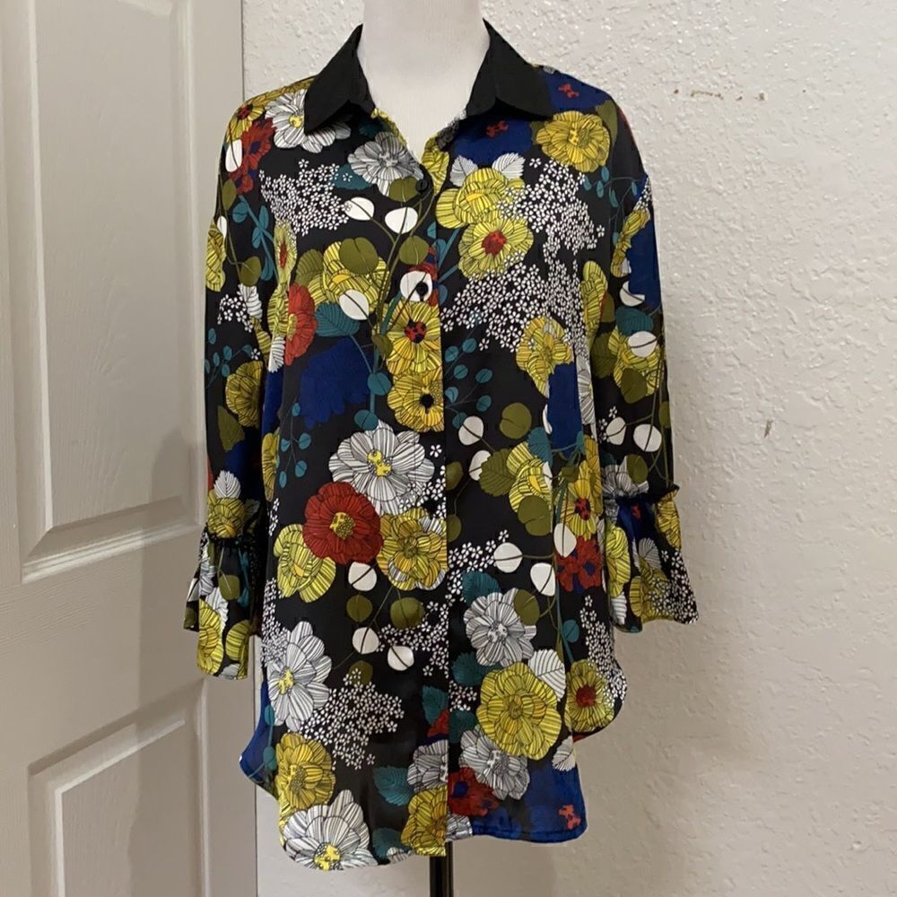 Violet Claire Floral 3/4 Ruffle Sleeve Button Top